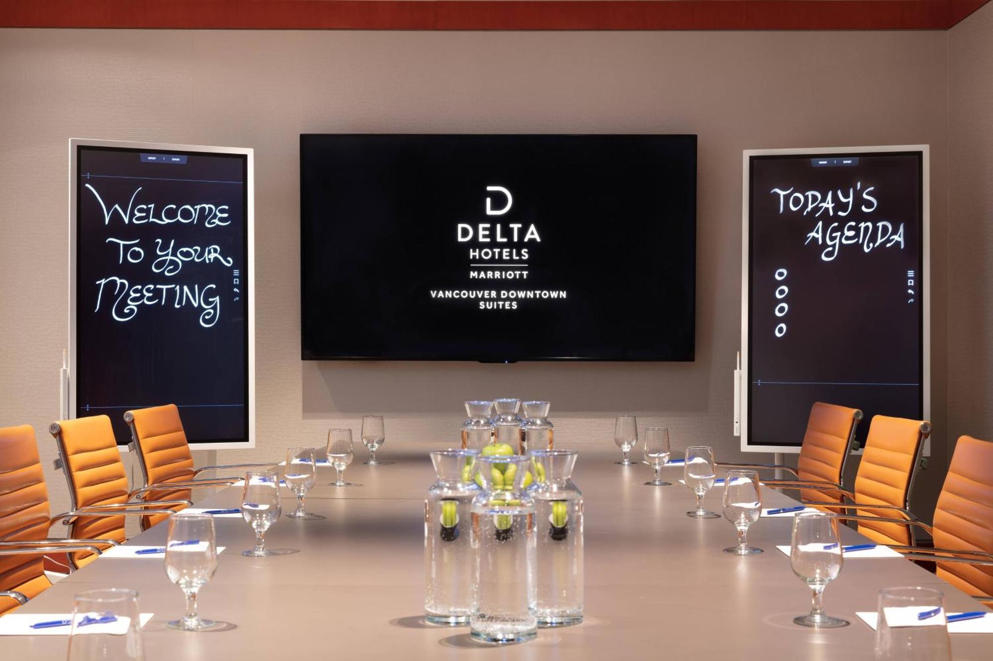 Delta Hotels By Marriott Vancouver Downtown Suites Экстерьер фото